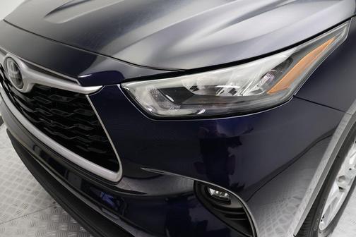 2020 Toyota Highlander LE
