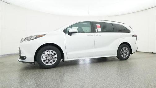 2025 Toyota Sienna XLE 8 Passenger
