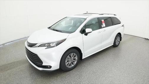2025 Toyota Sienna XLE 8 Passenger