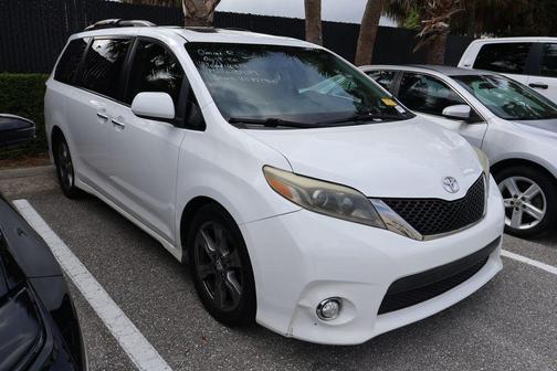 Super White 2017 Toyota Sienna SE