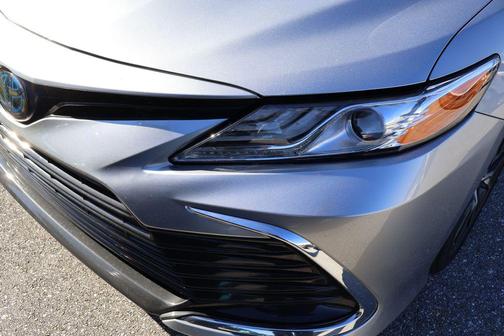 2021 Toyota Camry Hybrid XLE