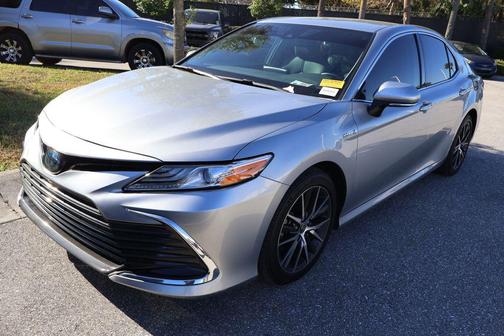 2021 Toyota Camry Hybrid XLE