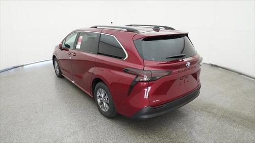 2025 Toyota Sienna XLE 8 Passenger