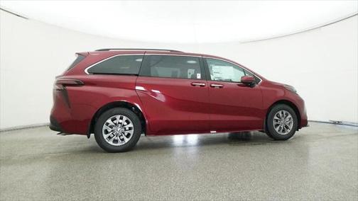 2025 Toyota Sienna XLE 8 Passenger