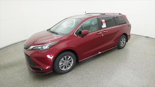 2025 Toyota Sienna XLE 8 Passenger