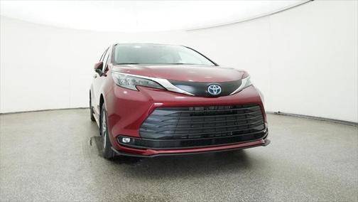 2025 Toyota Sienna XLE 8 Passenger