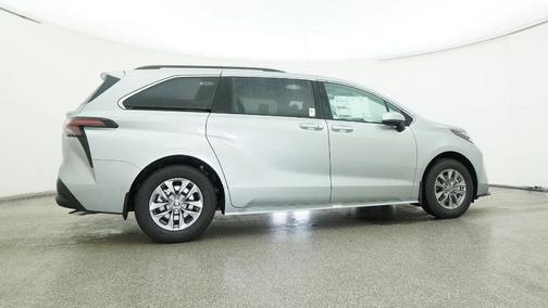 2025 Toyota Sienna XLE 8 Passenger