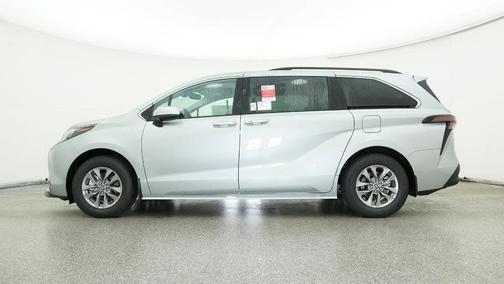 2025 Toyota Sienna XLE 8 Passenger