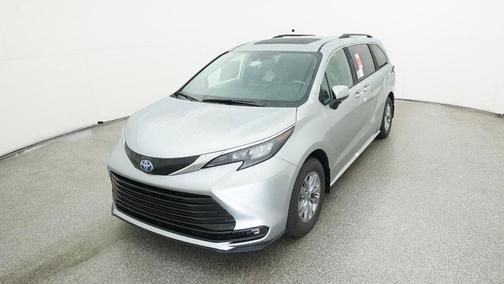 2025 Toyota Sienna XLE 8 Passenger