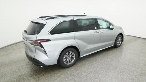 2025 Toyota Sienna XLE 8 Passenger