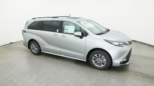 2025 Toyota Sienna XLE 8 Passenger