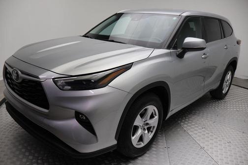 Celestial Silver Metallic 2025 Toyota Highlander LE