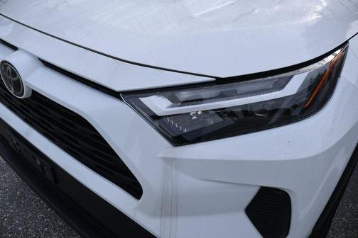 Ice Cap 2024 Toyota RAV4 XLE