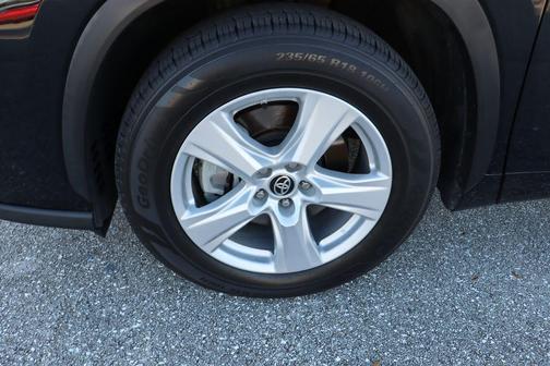 2021 Toyota Highlander LE