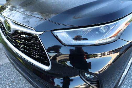 2021 Toyota Highlander LE