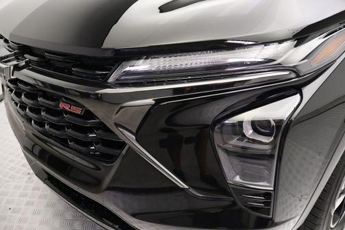 Mosaic Black Metallic 2025 Chevrolet Trax FWD 1RS