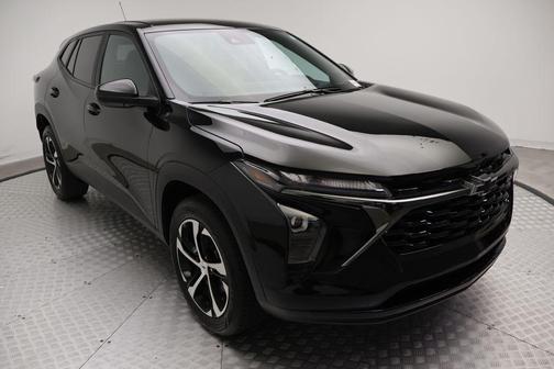 Mosaic Black Metallic 2025 Chevrolet Trax FWD 1RS