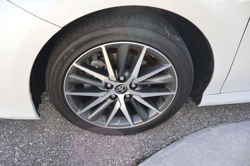 2022 Toyota Camry Hybrid XLE