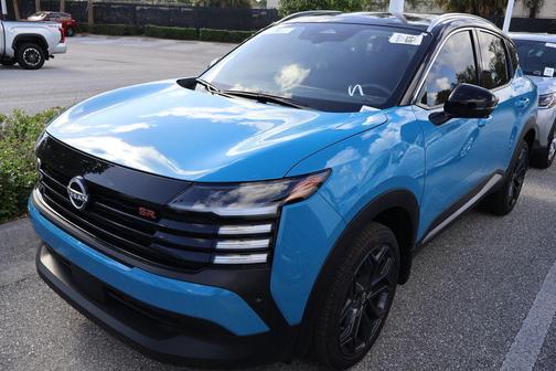 2025 Nissan Kicks SR