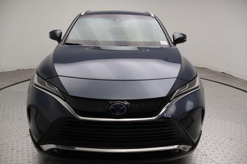 Coastal Gray Metallic 2023 Toyota Venza XLE