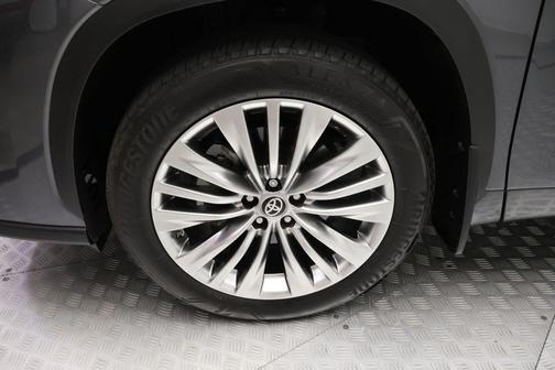 Magnetic Gray Metallic 2024 Toyota Highlander Platinum