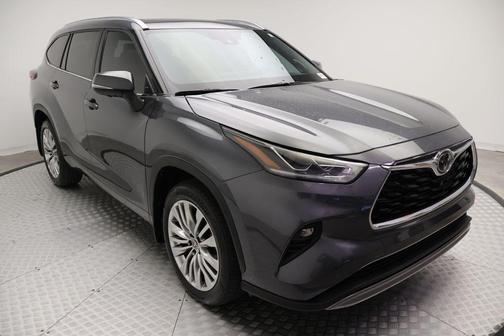 Magnetic Gray Metallic 2024 Toyota Highlander Platinum