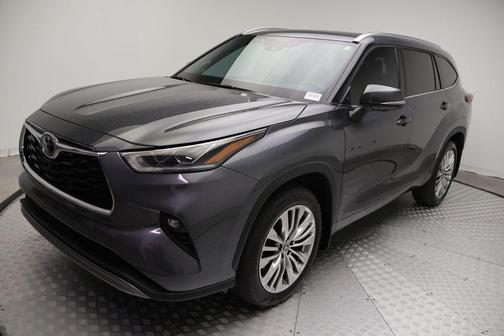 Magnetic Gray Metallic 2024 Toyota Highlander Platinum
