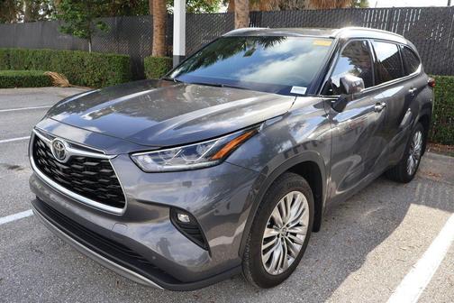 Magnetic Gray Metallic 2024 Toyota Highlander Platinum
