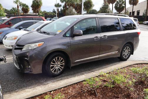 2019 Toyota Sienna XLE