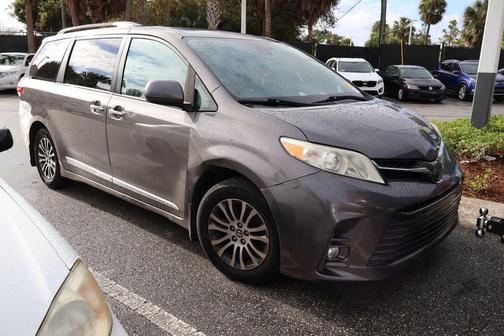 2019 Toyota Sienna XLE