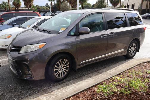 2019 Toyota Sienna XLE