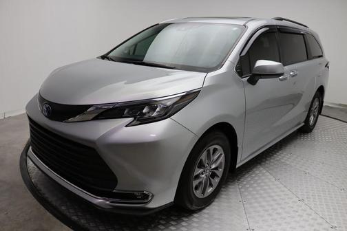2024 Toyota Sienna XLE