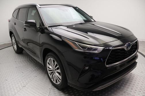 Midnight Black Metallic 2023 Toyota Highlander Hybrid Platinum