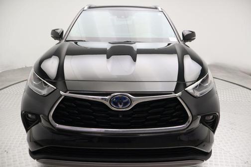Midnight Black Metallic 2023 Toyota Highlander Hybrid Platinum