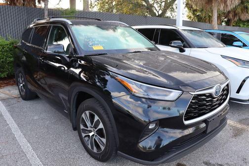 2022 Toyota Highlander Hybrid XLE