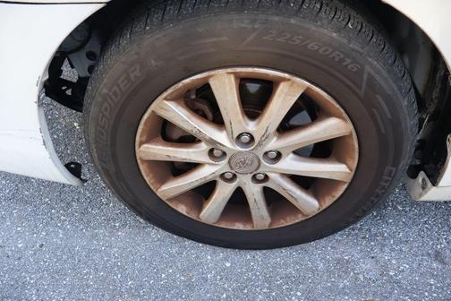 Super White 2011 Toyota Camry XLE