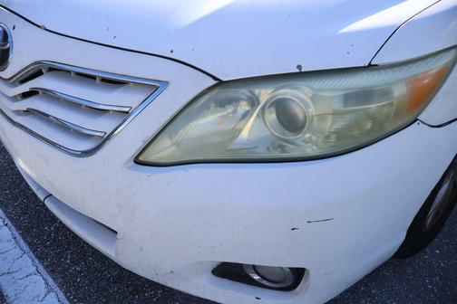 Super White 2011 Toyota Camry XLE