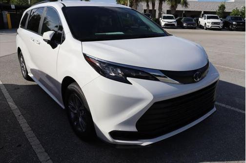 2024 Toyota Sienna LE