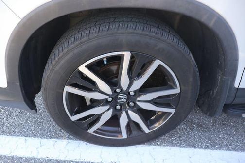 Platinum White 2022 Honda Pilot Touring 8-Passenger