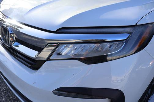 Platinum White 2022 Honda Pilot Touring 8-Passenger