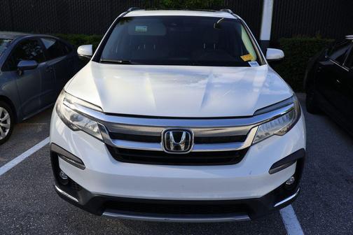 Platinum White 2022 Honda Pilot Touring 8-Passenger