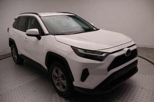 Ice Cap 2024 Toyota RAV4 XLE