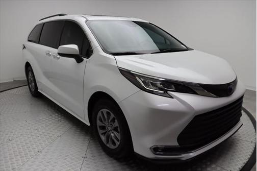 2022 Toyota Sienna XLE 8 Passenger