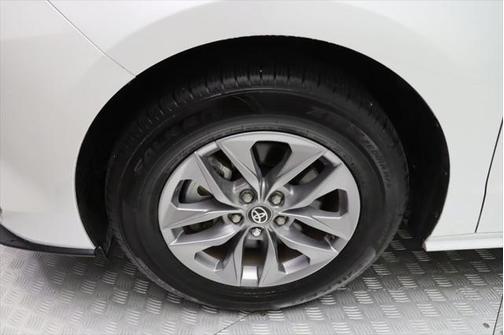 2022 Toyota Sienna XLE 8 Passenger