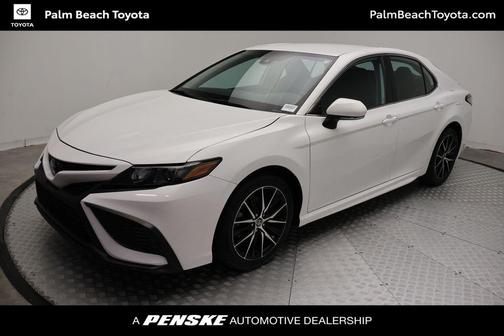Ice Cap 2024 Toyota Camry SE