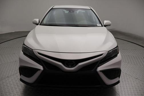 Ice Cap 2024 Toyota Camry SE