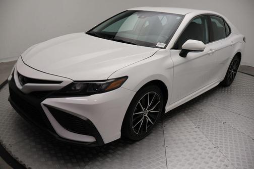 Ice Cap 2024 Toyota Camry SE