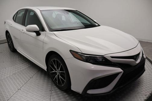 Ice Cap 2024 Toyota Camry SE
