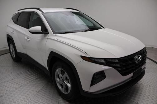 White Pearl 2024 Hyundai TUCSON SEL