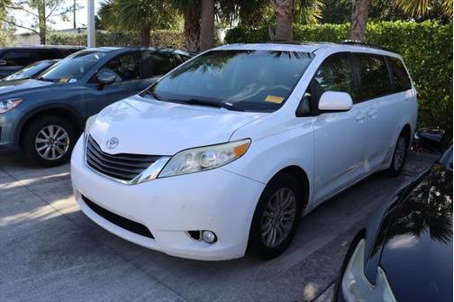 2013 Toyota Sienna XLE